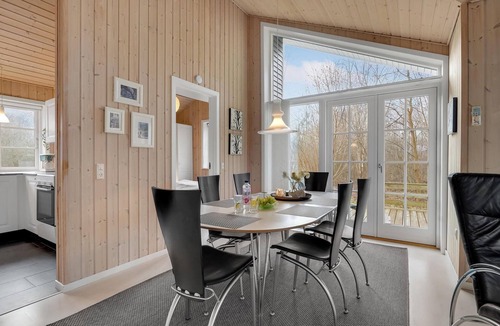 Trend House | Gorgeous home in Løgstør with WiFi