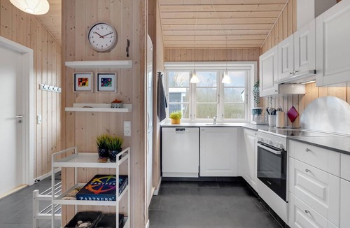 Trend House | Gorgeous home in Løgstør with WiFi