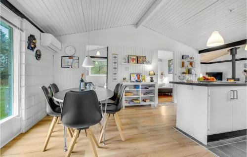 Nr. Lyngby Strand House | Gorgeous Home In Løkken With Sauna