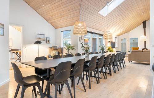 Nr. Lyngby House | Gorgeous Home In Løkken With Sauna