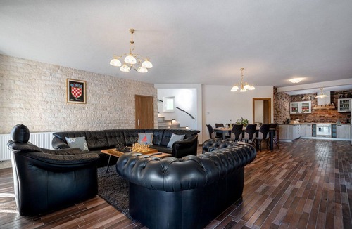 Ladevci House | Gorgeous home in Ladevci