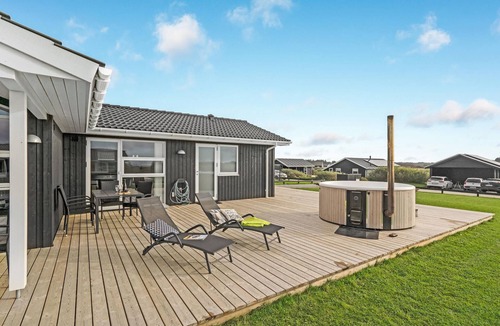 Nr. Lyngby House | Gorgeous home in Løkken with sauna