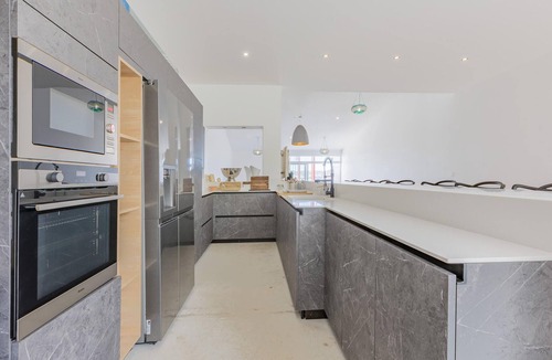 Loupian House | Gorgeous home in Loupian with house sea view