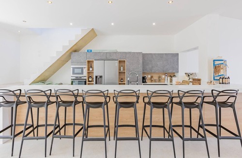 Loupian House | Gorgeous home in Loupian with house sea view