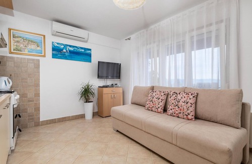 Medveja House | Gorgeous home in Medveja with swimming pool