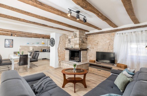 Modrusani House | Gorgeous home in Modrusani