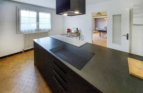 Morlaix House | Gorgeous home in Morlaix with kitchen