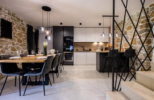 Mundanije House | Gorgeous home in Mundanije with sauna