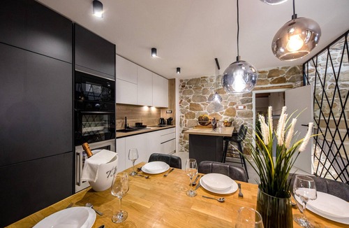 Mundanije House | Gorgeous home in Mundanije with sauna