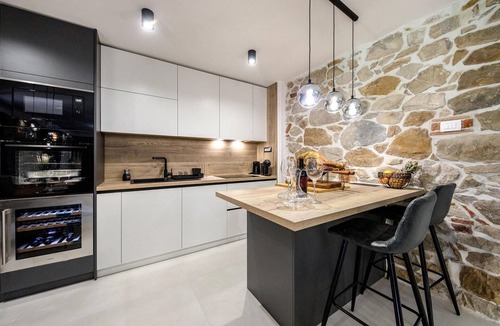 Mundanije House | Gorgeous home in Mundanije with sauna