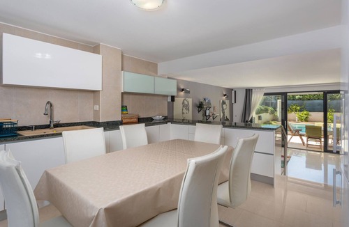 Njivice House | Gorgeous home in Njivice