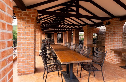 Krusevo House | Gorgeous home in Obrovac with WiFi