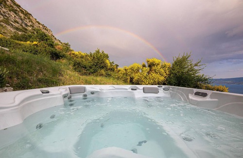 Dugi Rat House | Gorgeous home in Omis