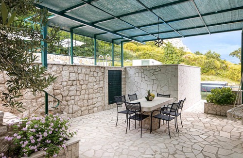 Dugi Rat House | Gorgeous home in Omis