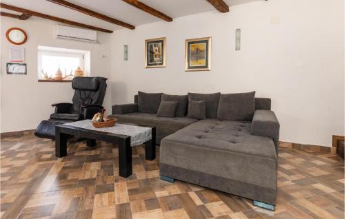 Opuzen House | Gorgeous Home In Opuzen