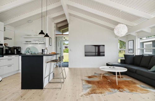 Bronde House | Gorgeous home in Orø with kitchen