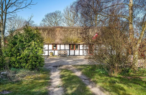 Ørsted House | Gorgeous home in ørsted with kitchen