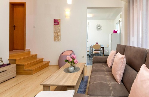 Peroj House | Gorgeous home in Peroj with WiFi