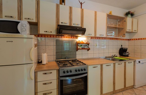 Omis House | Gorgeous home in Podaspilje with WiFi