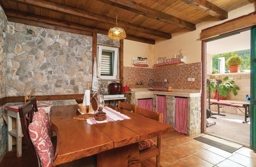 Omis House | Gorgeous home in Podaspilje with WiFi