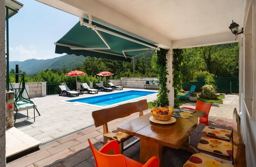 Omis House | Gorgeous home in Podaspilje with WiFi