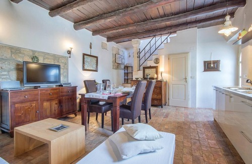 Pomer House | Gorgeous home in Pomer with WiFi