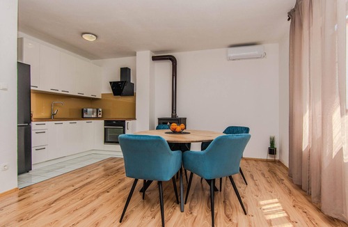 Benkovac House | Gorgeous home in Popovici