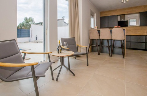 Musalez House | Gorgeous home in Porec with sauna