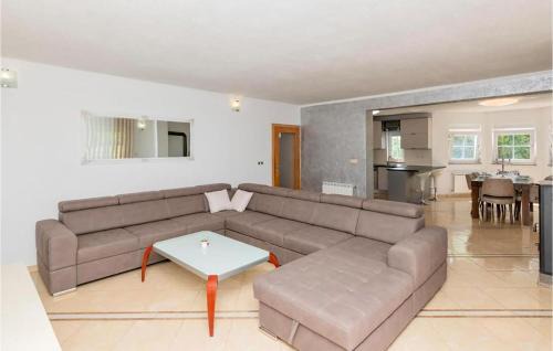 Knezovici House | Gorgeous Home In Postranje
