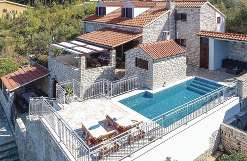 Prigradica House | Gorgeous home in Prigradica with sauna