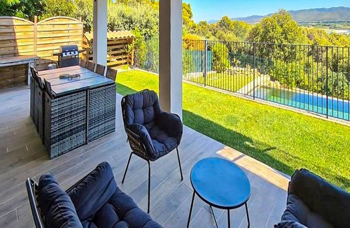 Puget House | Gorgeous home in Puget