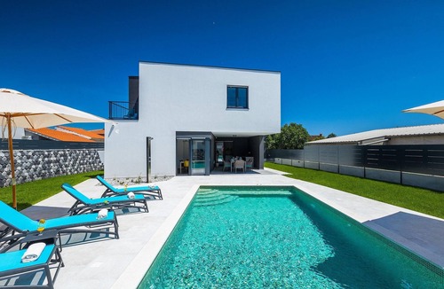 Skatari House | Gorgeous home in Pula