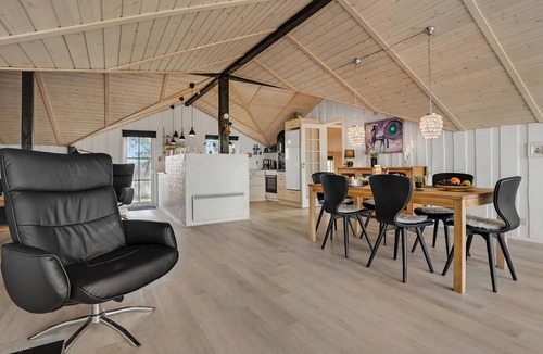 Bolilmark House | Gorgeous home in Rømø with kitchen