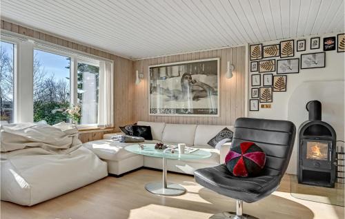 Ronde House | Gorgeous Home In Rønde With Kitchen
