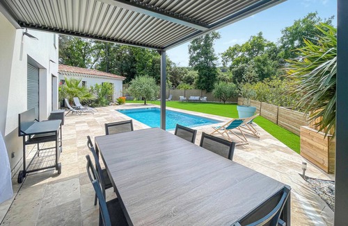 Rochegude House | Gorgeous home in Rochegude with private swimming pool, can be inside or outside