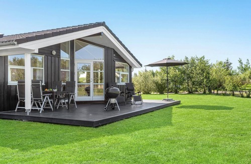 Kramnitse House | Gorgeous home in Rødby with kitchen