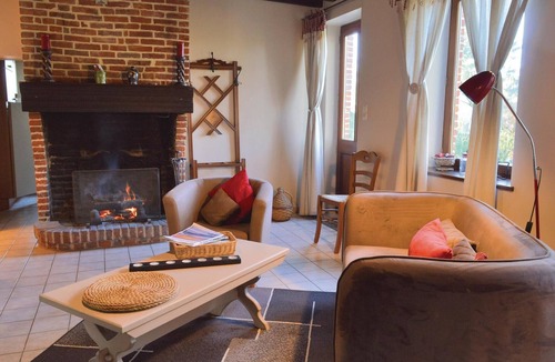 Romery House | Gorgeous home in Romery with kitchen