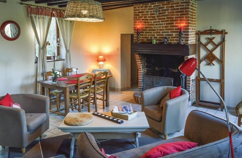 Romery House | Gorgeous home in Romery with kitchen