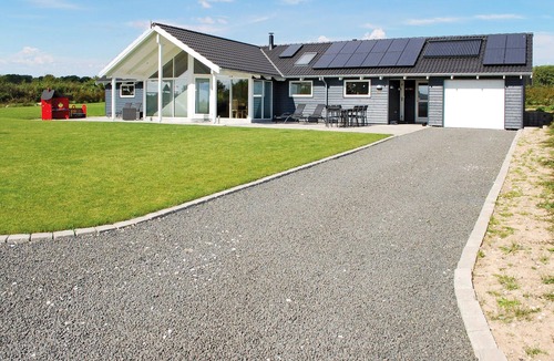 Ronde House | Gorgeous home in Rønde with sauna