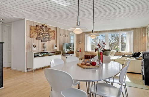 Ronde House | Gorgeous home in Rønde with kitchen