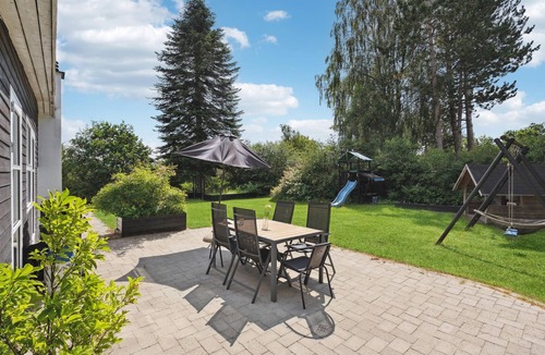 Ronde House | Gorgeous home in Rønde with kitchen