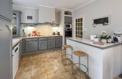Roquemaure House | Gorgeous home in Roquemaure