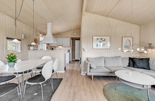 Spodsbjerg House | Gorgeous home in Rudkøbing with WiFi