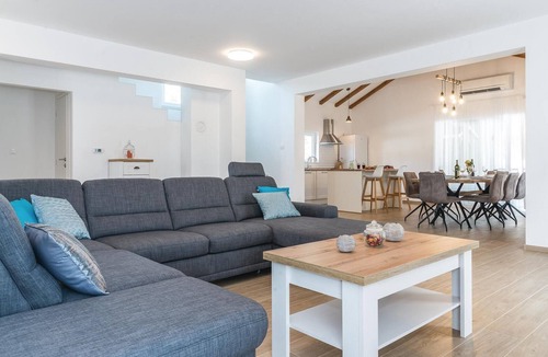 Sibenik House | Gorgeous home in Sibenik