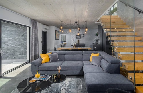 Zminj House | Gorgeous home in Sivati