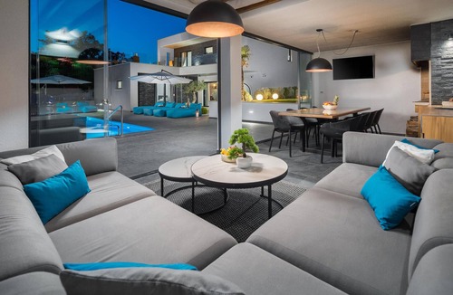 Zminj House | Gorgeous home in Sivati