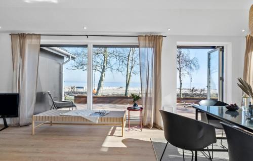 Grønninghoved Strand House | Gorgeous Home In Sjølund With Kitchen