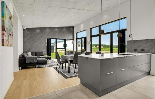 Sjølund House | Gorgeous Home In Sjølund With Kitchen