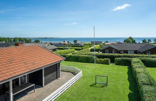 Grønninghoved Strand House | Gorgeous home in Sjølund with WiFi