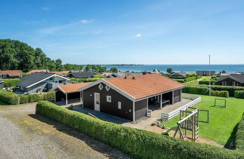 Grønninghoved Strand House | Gorgeous home in Sjølund with WiFi